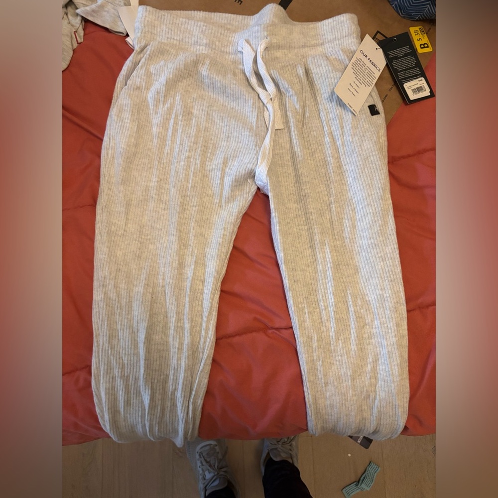 Size small Glyder sweats/joggers. New with tags! Just too small for me.
